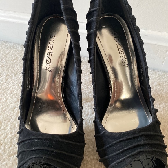 These black and beautiful never worn heels from the Shoedazzle brand. - Picture 7 of 8